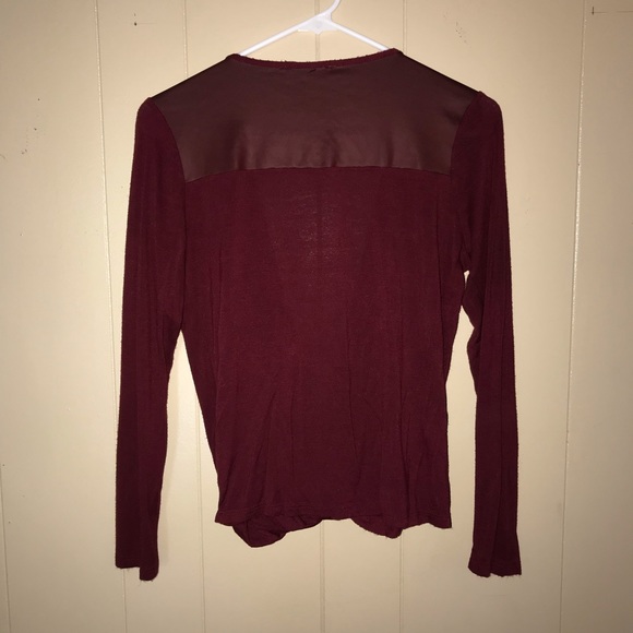 Cross Front Low Cut Top - Picture 3 of 4